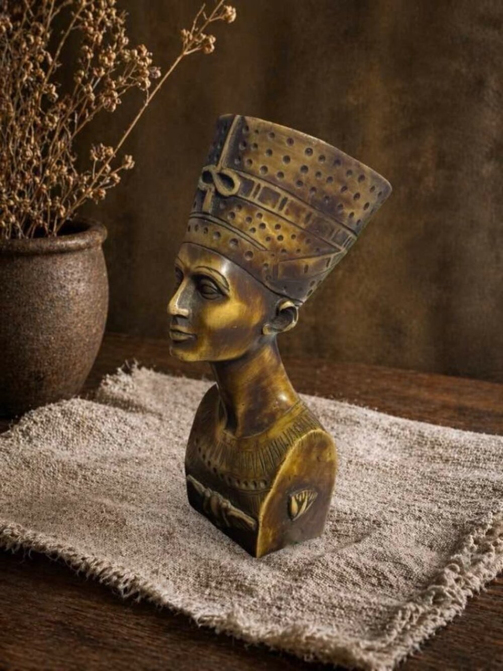 Vintage Nefertiti Bust Sculpture| Bronze Finish Composite Resin | Egyptian Queen - Picture 2 of 7